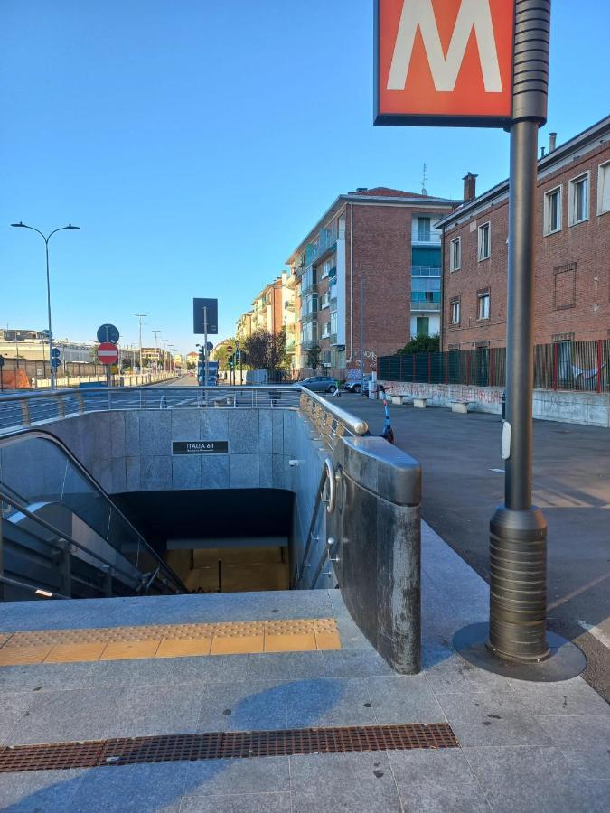 A due passi Metro Italia '61 Appartamento Torino Esterno foto